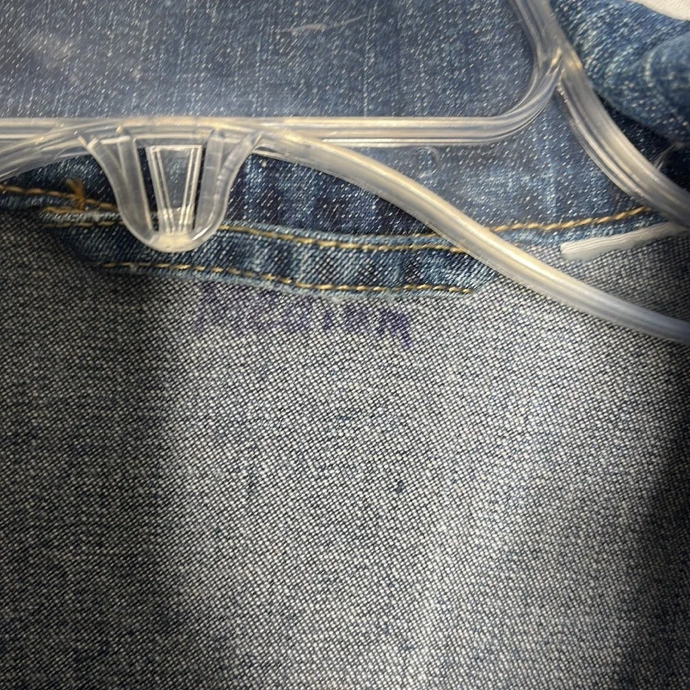 Levi's Women's Denim Jean Jacket Sz Medium! - Picture 4 of 8